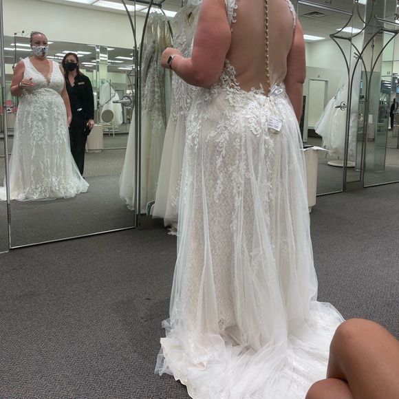 Beautiful Galina Signature Wedding size 20 - Picture 4 of 4